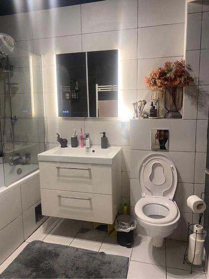 Apartament cu 3 camere semidecomandat în Florești