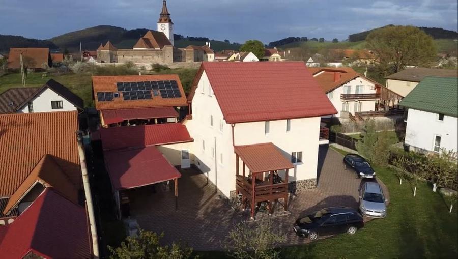 Casă cu 4 camere cu Teren 1300 Mp în Sânpetru