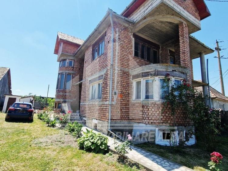 Casă individuală cu 6 camere cu Canalizare în Sânmiclăuș