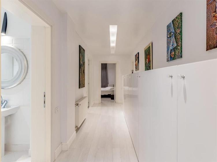 Apartament cu 5 camere decomandat, mobilat în Nordului