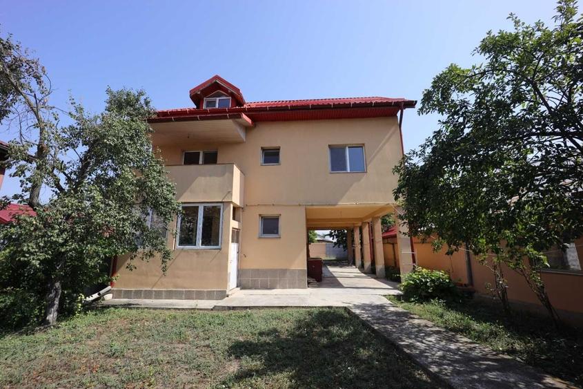 Casă cu 4 camere cu Teren 2900 Mp în Clinceni
