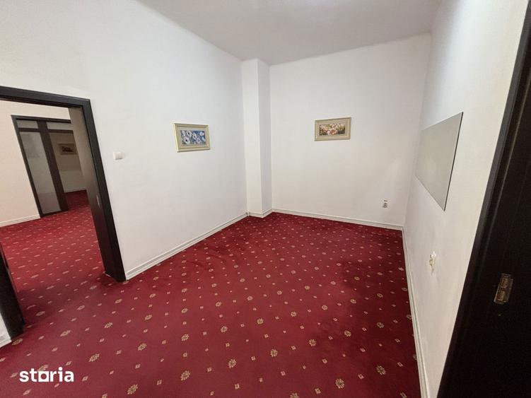Casă cu 5 camere cu Teren 300 Mp în Vatra Luminoasă