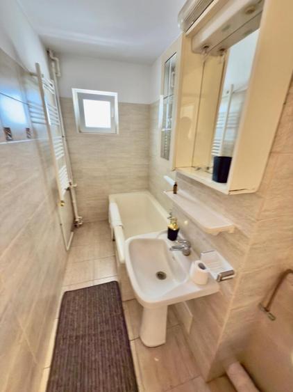 Apartament cu 2 camere semidecomandat, mobilat în P-ța Universității