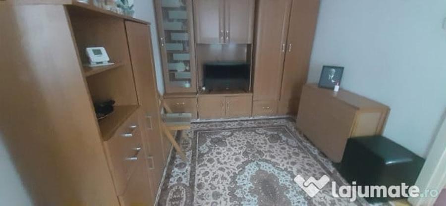 Apartament cu 2 camere nedecomandat în Decebal
