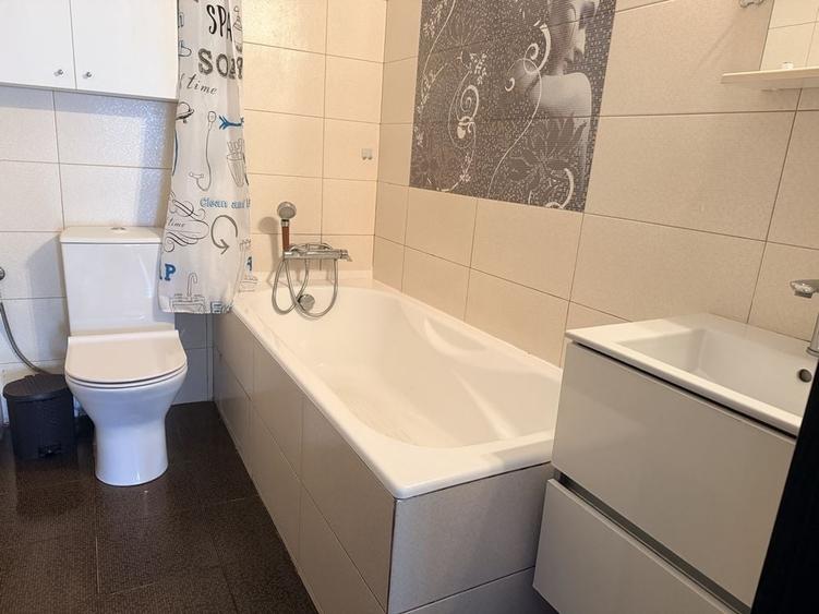 Apartament cu 3 camere decomandat în Dobroești
