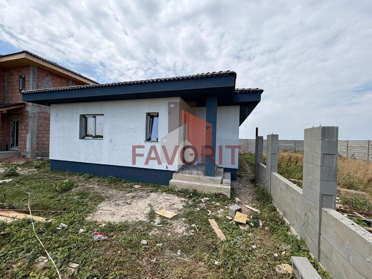 Casă individuală cu 3 camere cu Canalizare în Sânandrei