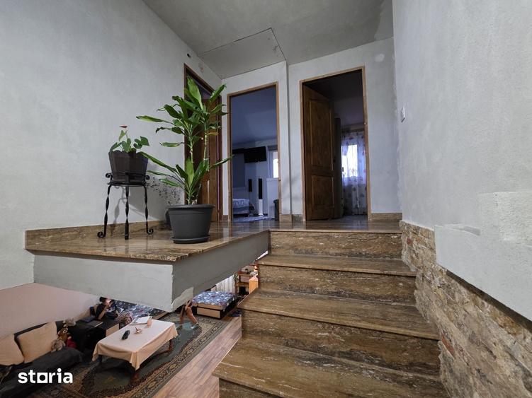Casă cu 4 camere cu Teren 1600 Mp în Hărău