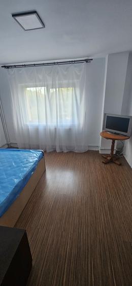 Apartament cu 3 camere decomandat în 1 Mai
