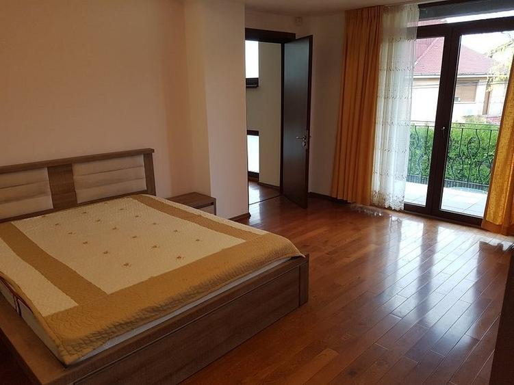 Casă individuală cu 6 camere cu Canalizare în Băneasa