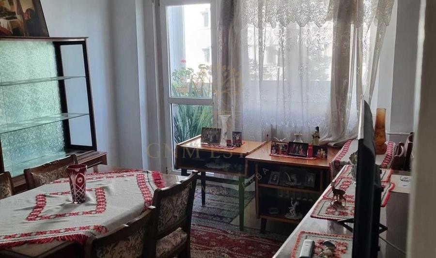 Apartament cu 4 camere semidecomandat în Lacul Tei