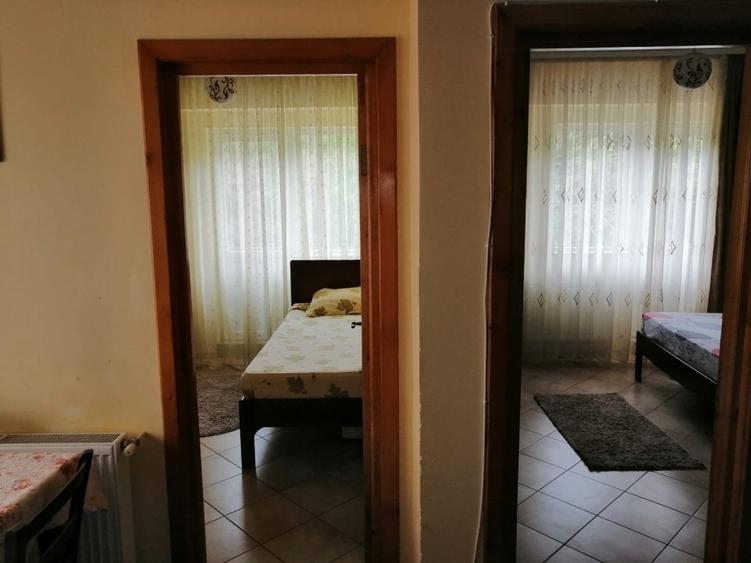 Apartament cu 3 camere decomandat, mobilat în Prundu