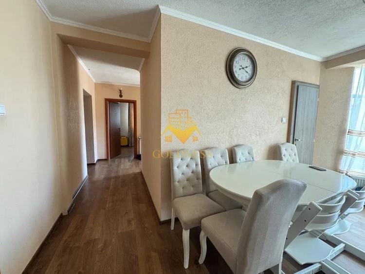Apartament cu 3 camere semidecomandat, mobilat în Central