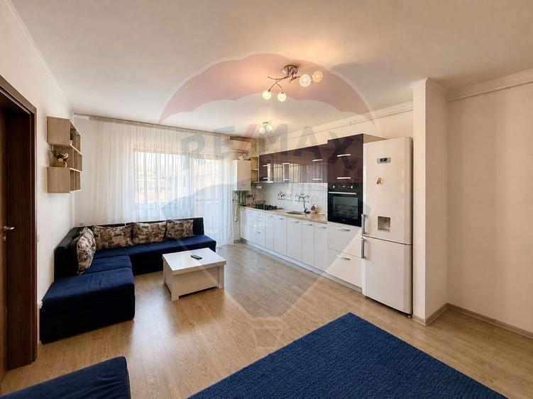 Apartament cu 3 camere de vânzare cu loc de parcare - 2