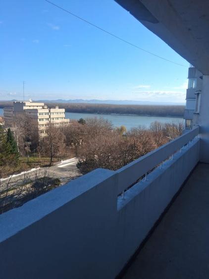Apartament cu 4 camere decomandat în Independenței