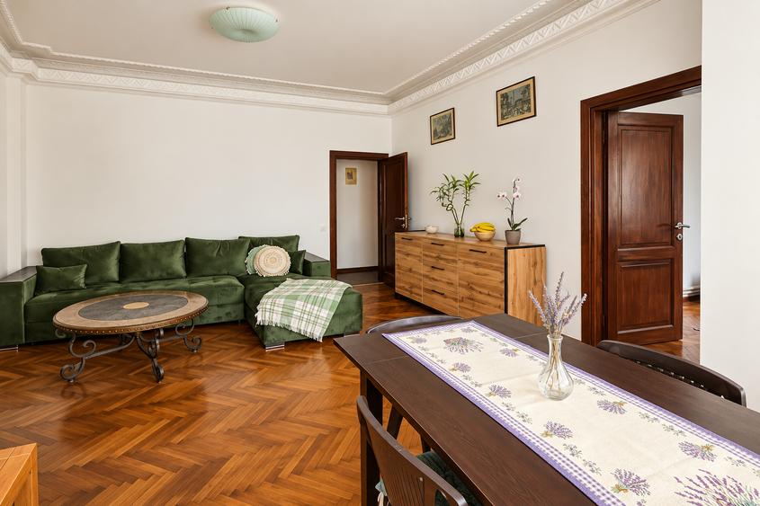 Apartament cu 5 camere decomandat în Ferdinand