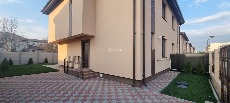 Duplex cu 4 camere cu Canalizare în Nord