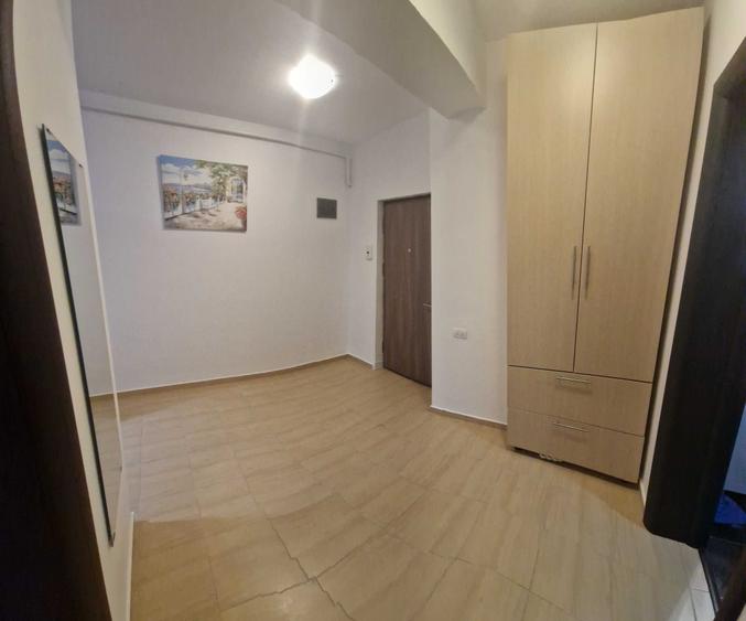 Garsonieră decomandată în Roșu