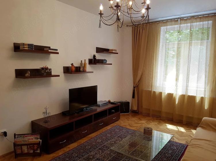 Apartament cu 3 camere semidecomandat în Eminescu