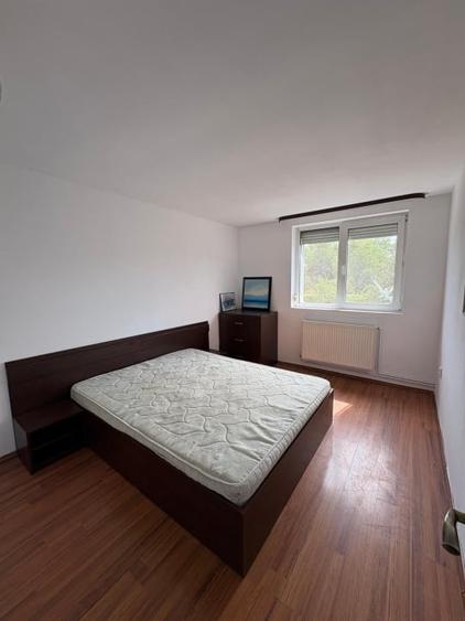 Apartament cu 3 camere decomandat, mobilat în Exterior Sud
