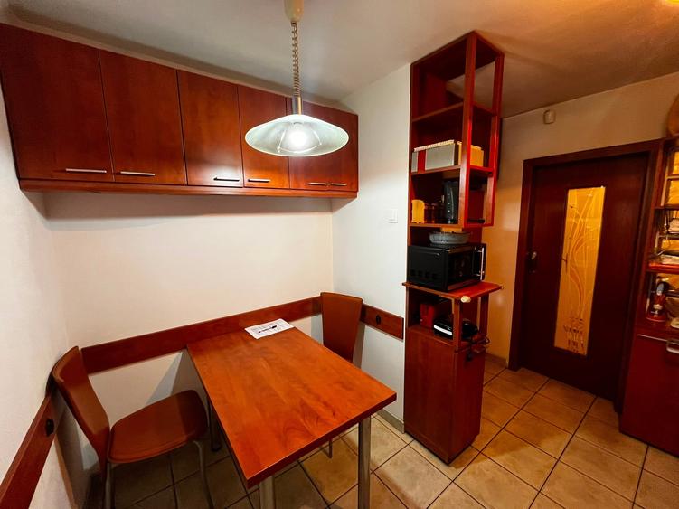 Apartament cu 3 camere decomandat în Drumul Taberei