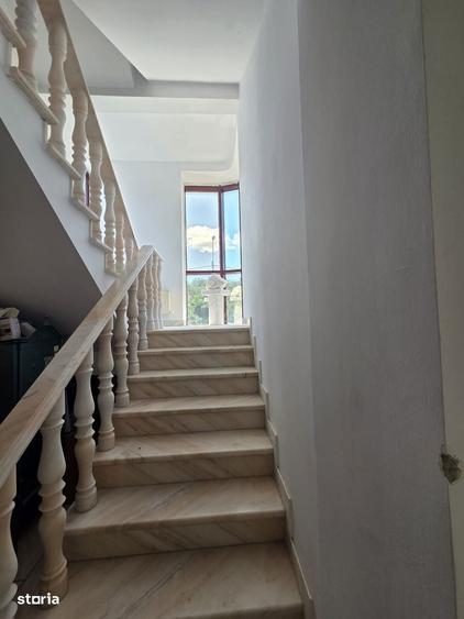 Casă cu 4 camere în Prundu