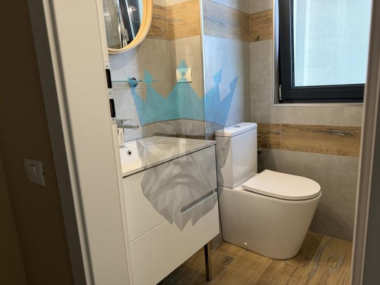 Apartament cu 2 camere semidecomandat, mobilat în P-ța Alba Iulia