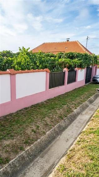 Casă cu 2 camere cu Teren 1742 Mp în Husasău de Tinca