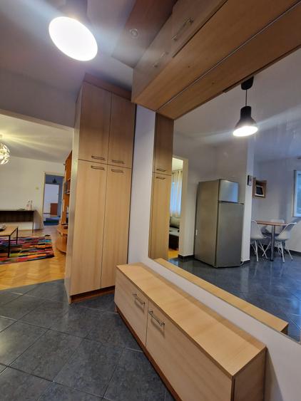 Apartament cu 3 camere semidecomandat în Titan