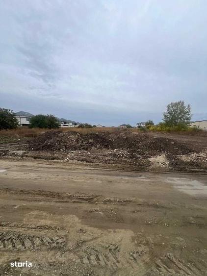 Teren de 4400 mp, în Central
