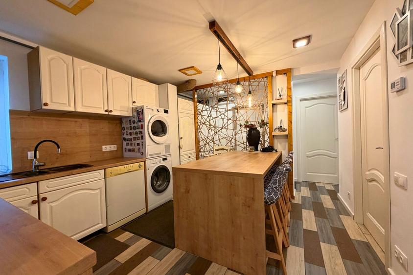 Apartament cu 4 camere decomandat, mobilat în Dâmbu Pietros