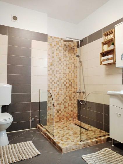 Apartament cu 3 camere decomandat în Podgoria