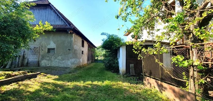 Casă cu 3 camere cu Teren 2568 Mp în Luna