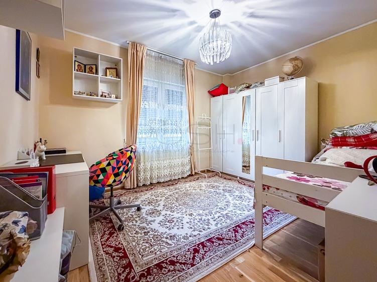 Casă individuală cu 12 camere cu Canalizare în Plevnei