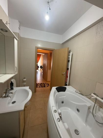 Apartament cu 3 camere în Girocului