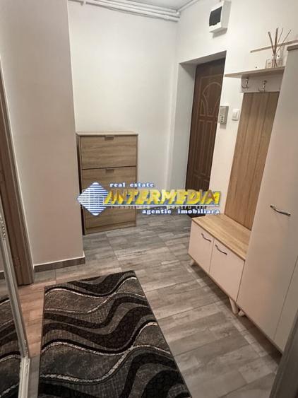Apartament cu 2 camere semidecomandat, mobilat în Central
