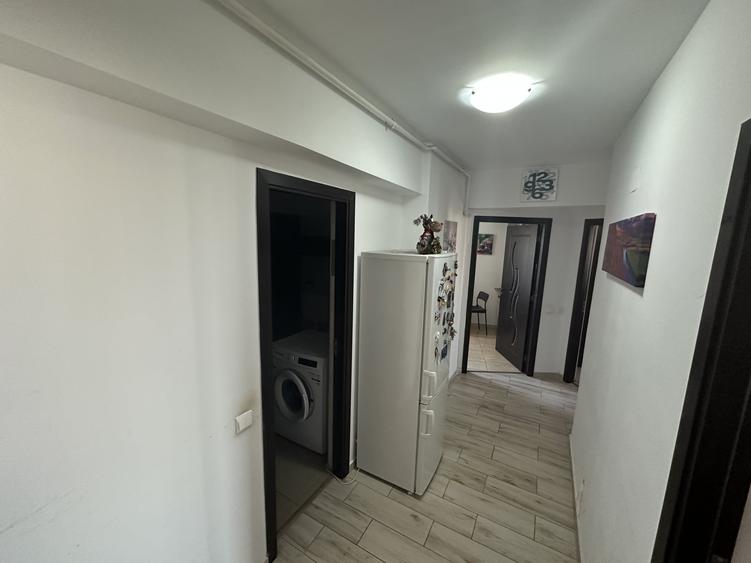 Apartament cu 3 camere decomandat, mobilat în Berceni