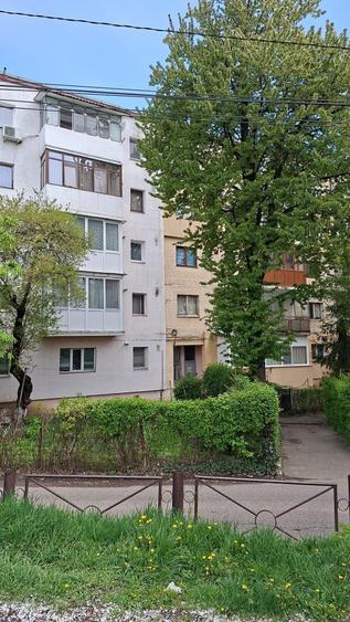 Apartament cu 2 camere nedecomandat în Românești
