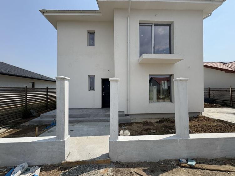 Casă cu 4 camere în Berceni