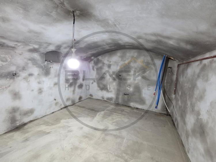 Casă individuală cu 5 camere cu Canalizare în Central