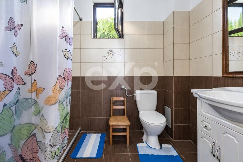 Casă individuală cu 4 camere cu Teren 919 Mp în Hitiaș