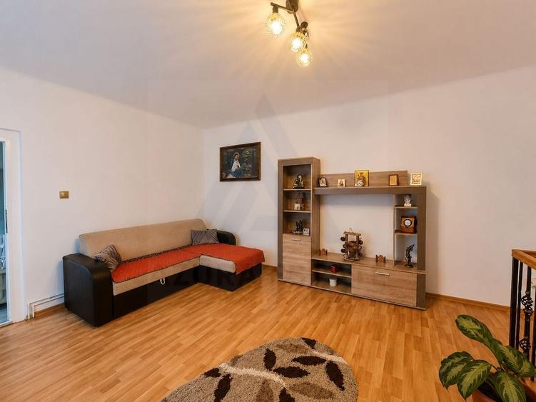 Casă individuală cu 5 camere cu Canalizare în Turnișor