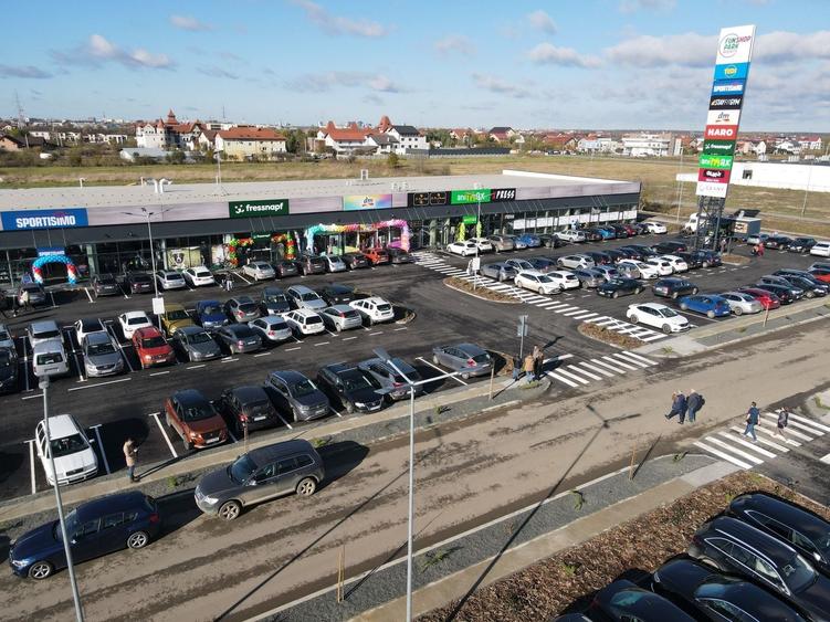 Spațiu comercial, de 186.7200012207 mp, în Moșnița Nouă
