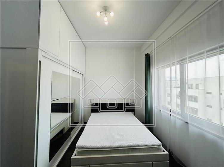 Apartament cu 4 camere nedecomandat în Exterior Sud