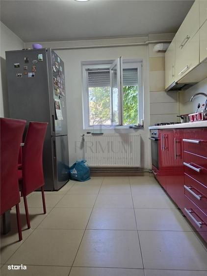Apartament cu 3 camere semidecomandat în Favorit