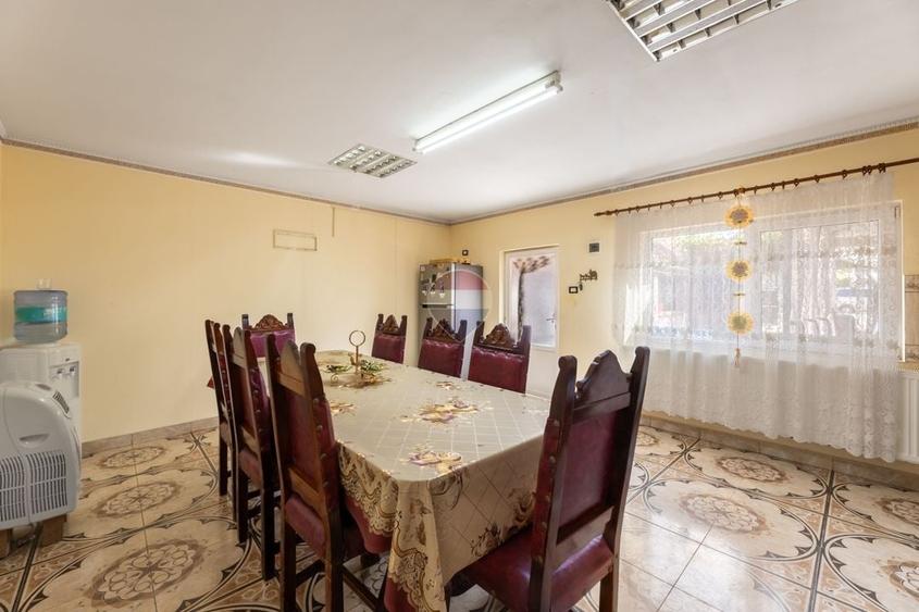 Casă individuală cu 4 camere cu Teren 800 Mp în Pârneava