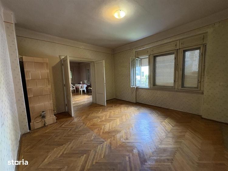 Casă cu 4 camere în Calea Dumbrăvii