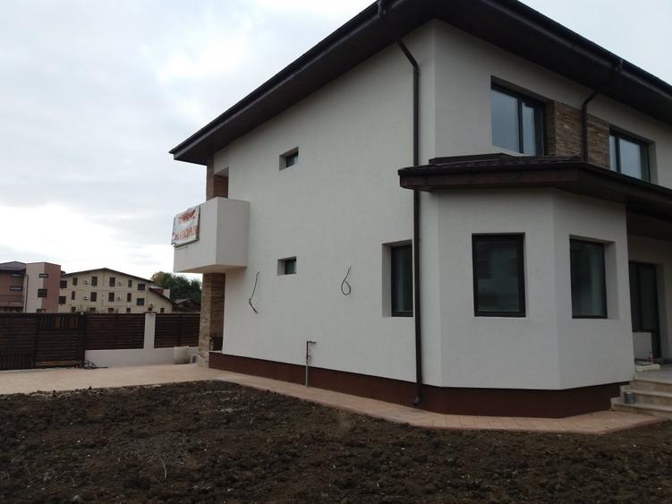 Casă individuală cu 5 camere cu Teren 650 Mp în Odăi