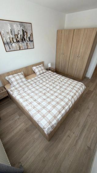 Apartament cu 2 camere decomandat în 1 Decembrie