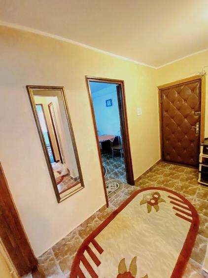 Apartament cu 3 camere decomandat în Exterior Vest