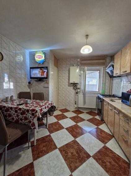 Apartament cu 4 camere decomandat, mobilat în Vitan Mall